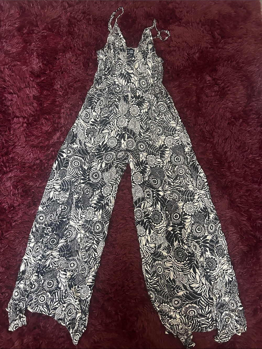 Angie Black & White Floral Wide-Leg Slit Jumpsuit